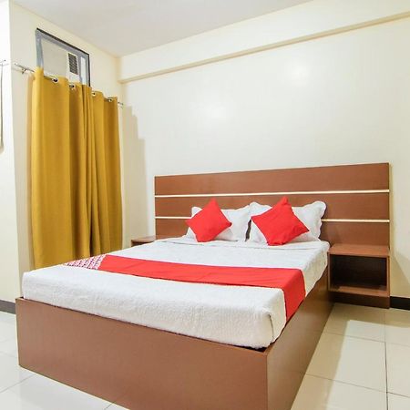 Vaccinated Staff - Oyo 578 Red Velvet Suites Manila Exterior foto