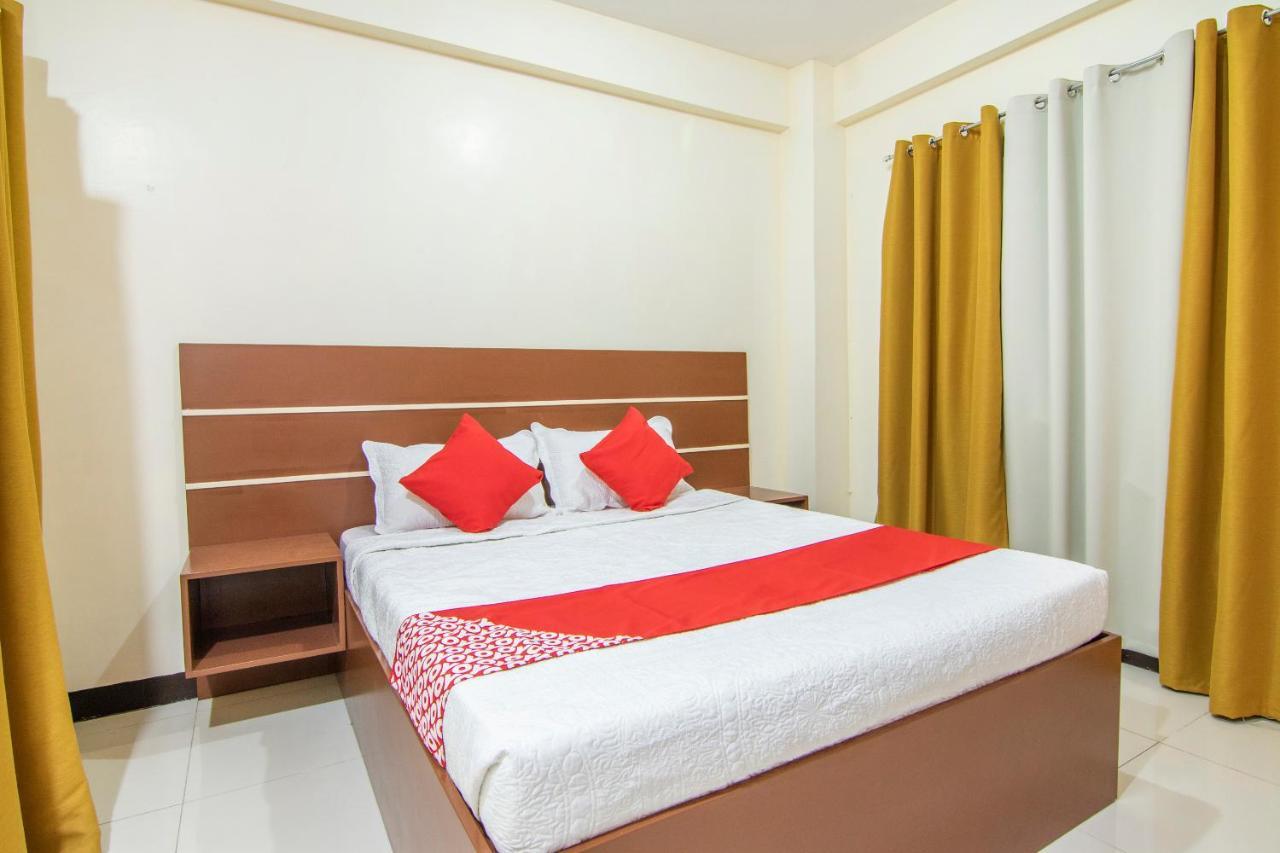 Vaccinated Staff - Oyo 578 Red Velvet Suites Manila Exterior foto